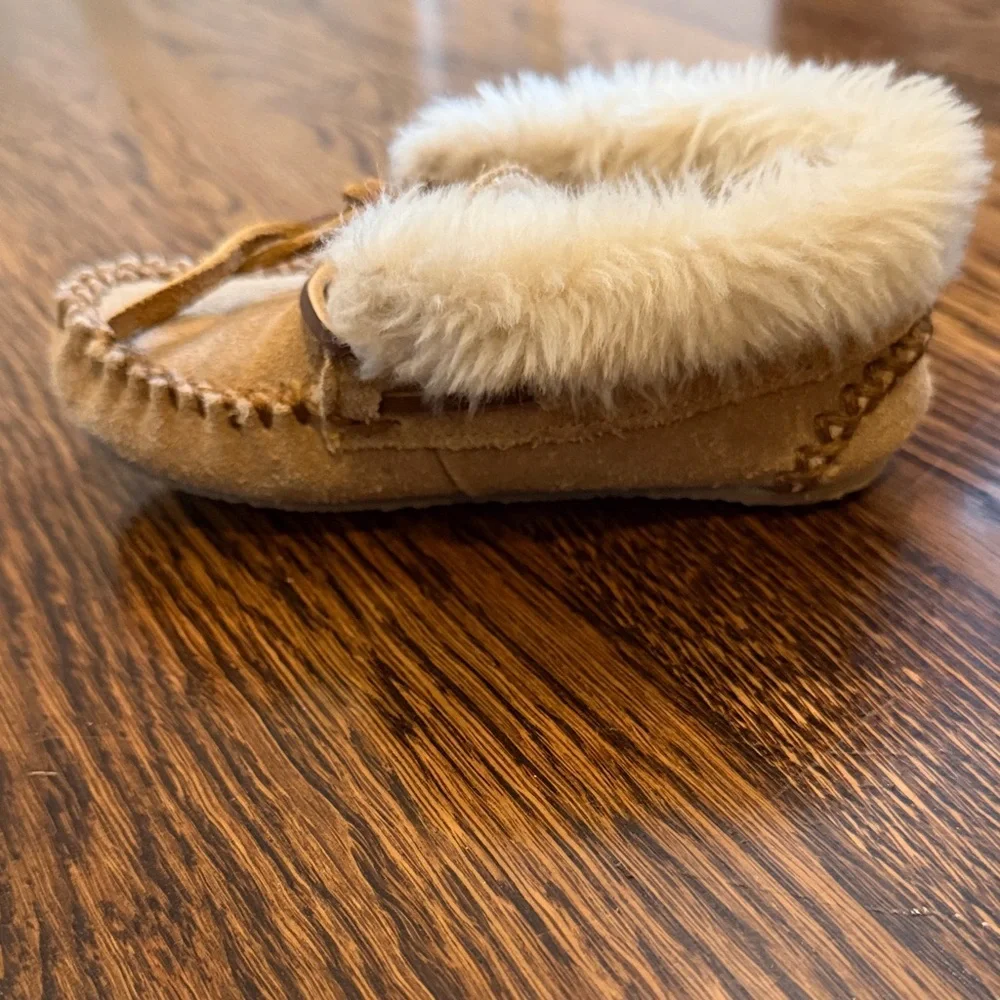Minnetonka Tan Suede Moccasins with Cream Lining